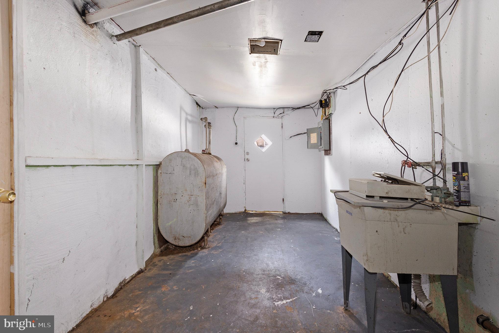 212 Hampden Road Upper Darby, PA 19082 - Photo 26 of 30 Garage