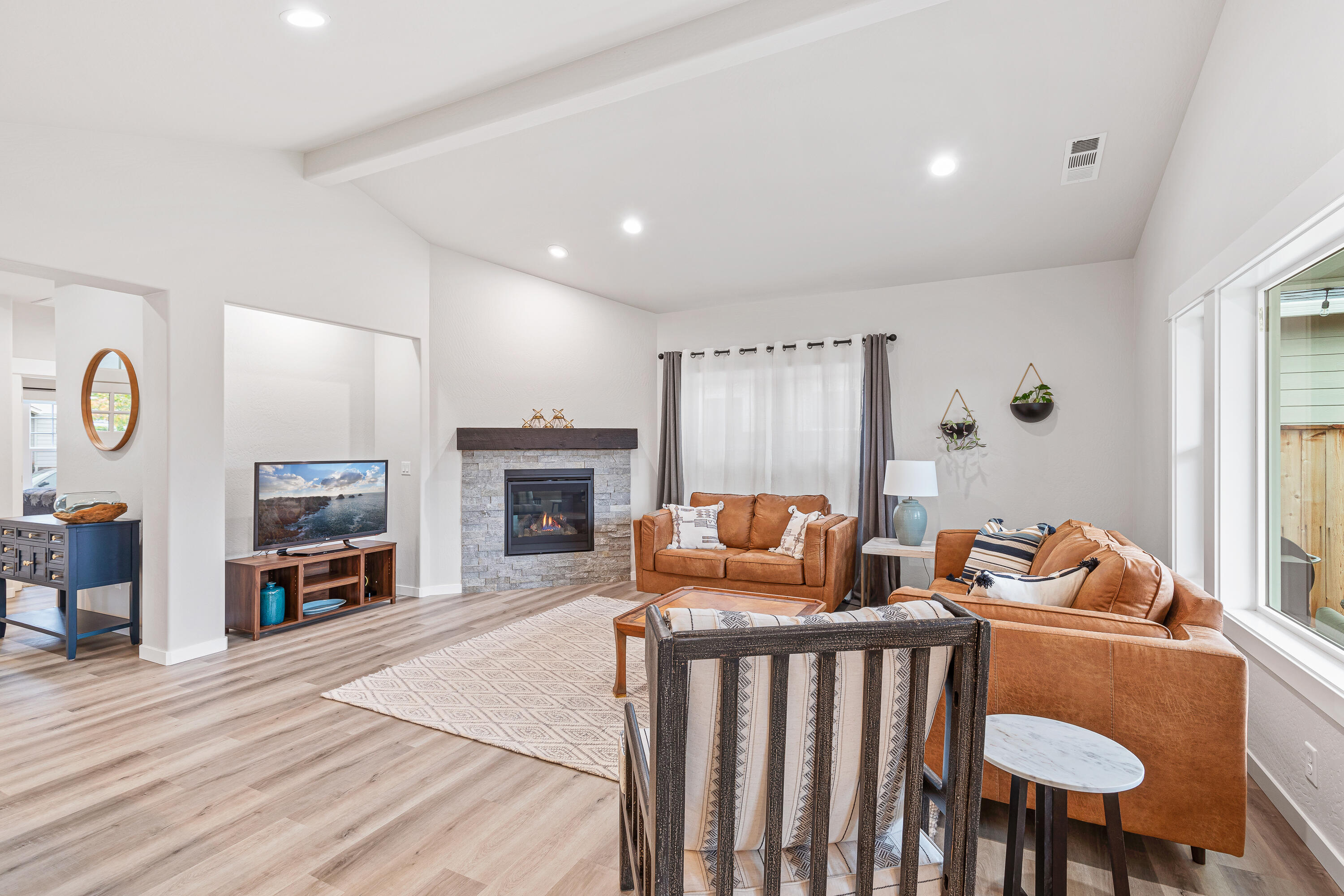 333 Cheney Loop Central Point, OR 97502 - Photo 5 of 34 9R9A5237