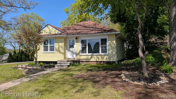 $198,000 | 3605 Jackson Boulevard, White Lake, MI 48383