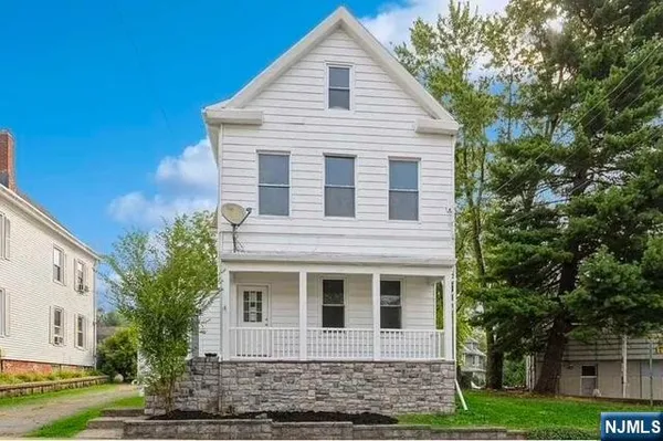 $3,400 | 146 Godwin Avenue, Unit 2, Midland Park, NJ 07432