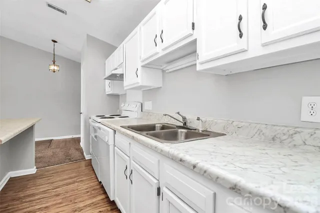 $1,050 | 6146 Meadow Rose Lane, Charlotte, NC 28215