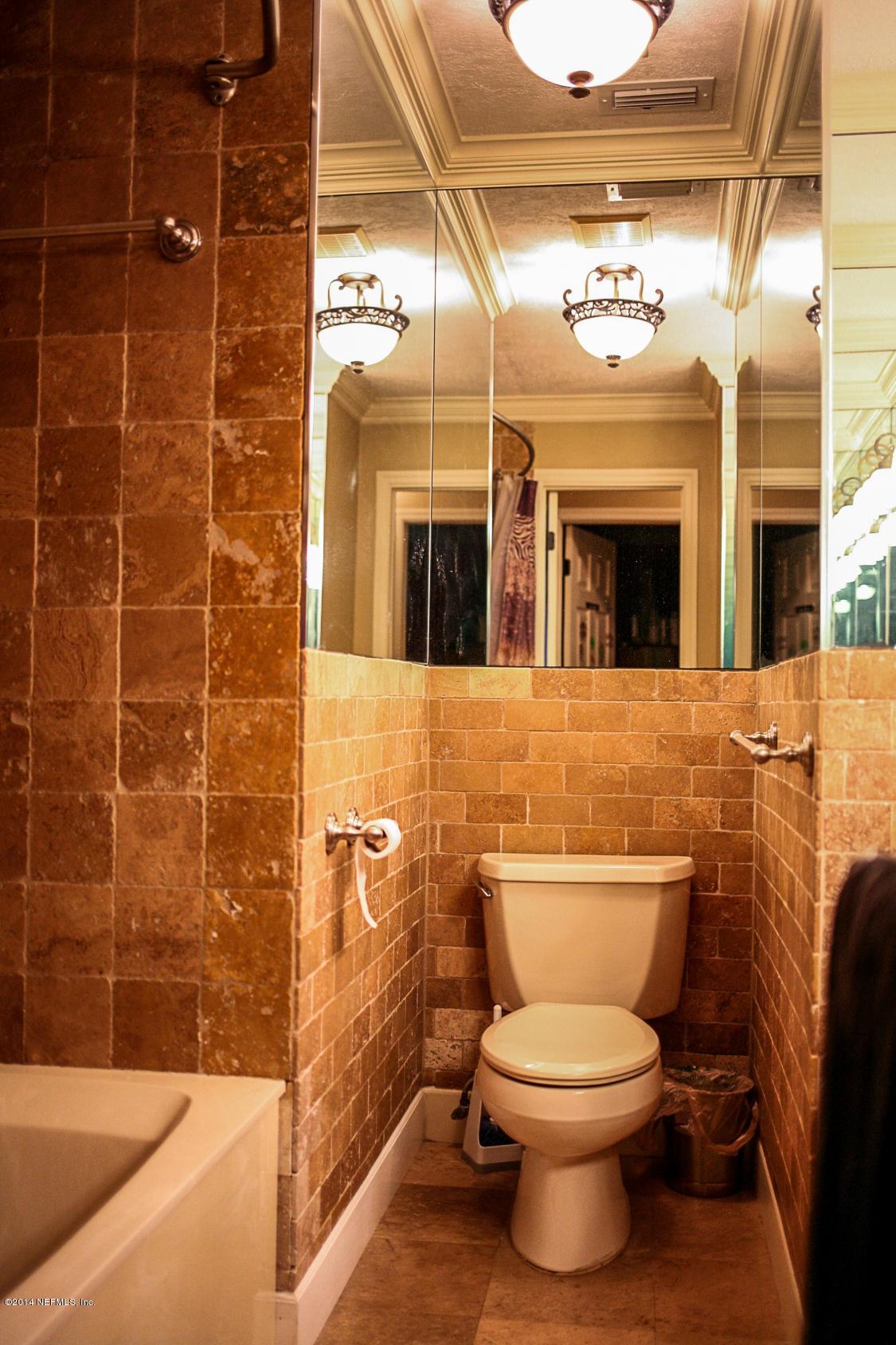 3967 Eunice Road Jacksonville, FL 32250 - Photo 12 of 28 a bathroom with a toilet a sink and bathtub