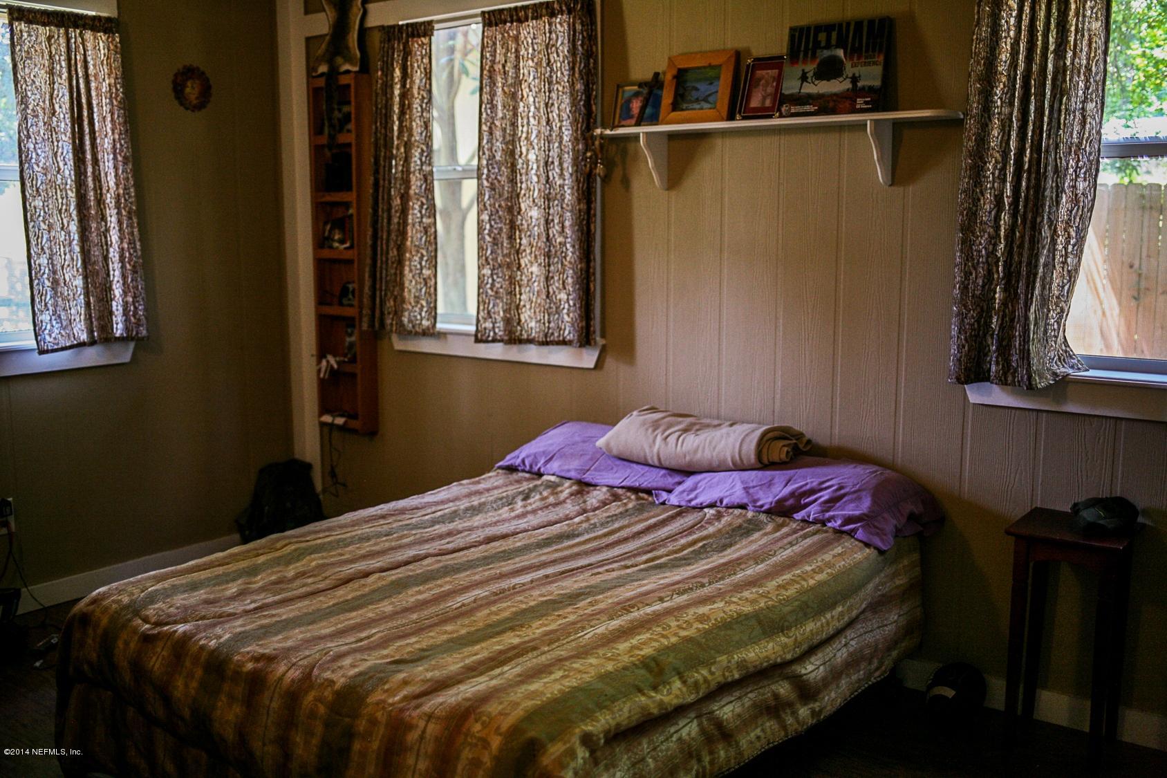 3967 Eunice Road Jacksonville, FL 32250 - Photo 24 of 28 a bedroom with a bed and a window