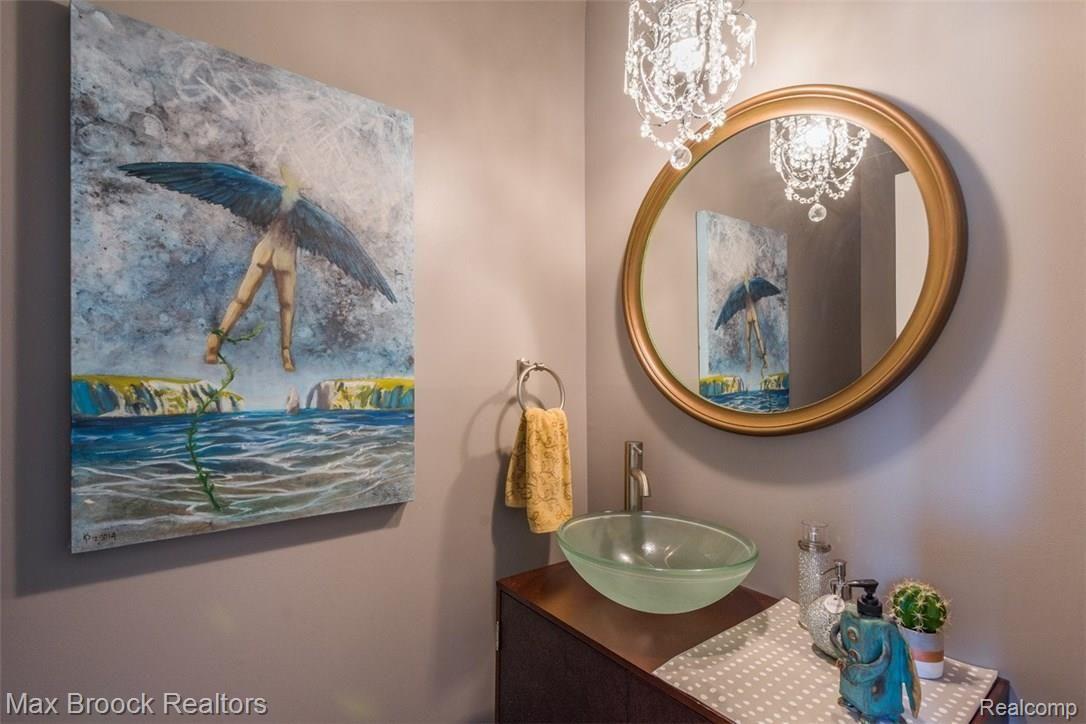 1814 Streamedge Court Rochester, MI 48309 - Photo 16 of 44 1814_Streamedge_RENOVATED POWDER ROOM