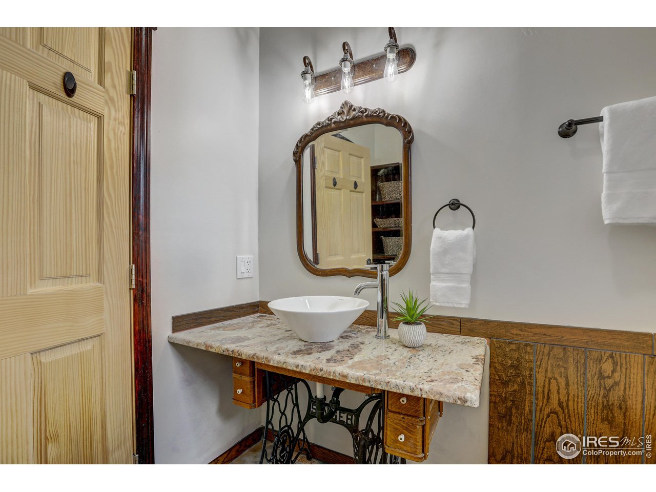 479 County Road 83 Boulder, CO 80302 - Photo 24 of 36 Bathroom 2 on main floor