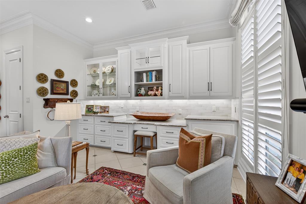 7717 Creswell Road, Unit 48 Shreveport, LA 71106 - Photo 14 of 37 a living room with furniture and a window