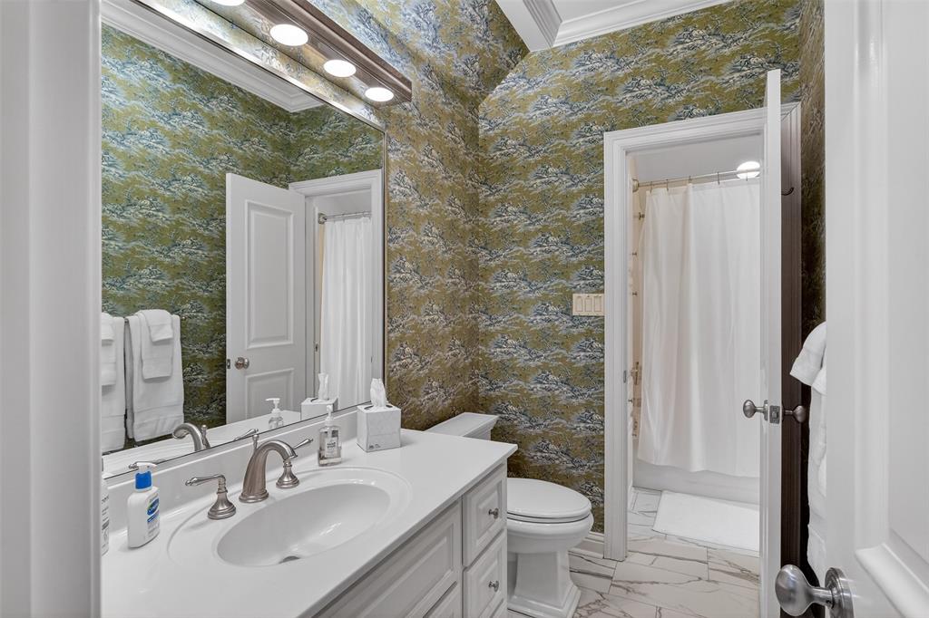 7717 Creswell Road, Unit 48 Shreveport, LA 71106 - Photo 29 of 37 a bathroom with a sink toilet and shower