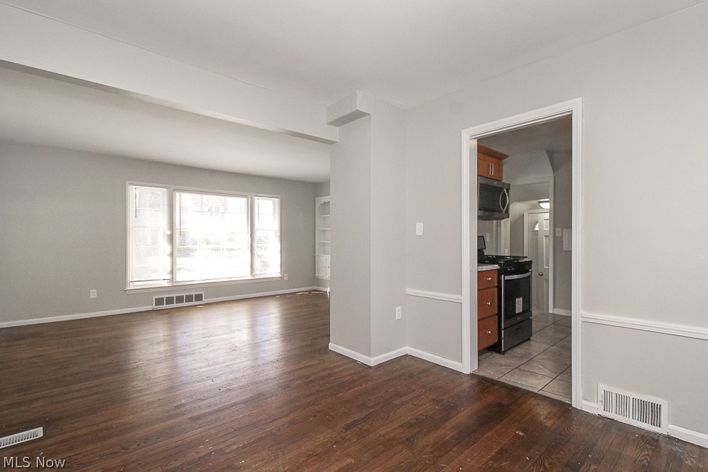 3605 Cedarbrook Road Cleveland, OH 44118 - Photo 7 of 33
