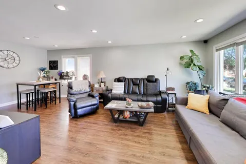 $690,000 | 5016 North Mango Avenue, Chicago, IL 60630