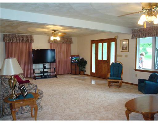115 Township Line Road Butler, PA 16002 - Photo 4 of 18 Living Room.