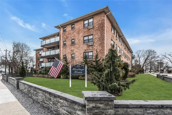 $259,000 | 315 Atlantic Avenue, Unit 1N, East Rockaway, NY 11518