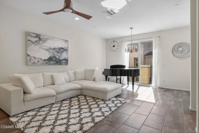 $749,990 | 449 Pecana Street, Camarillo, CA 93012