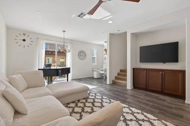 $749,990 | 449 Pecana Street, Camarillo, CA 93012