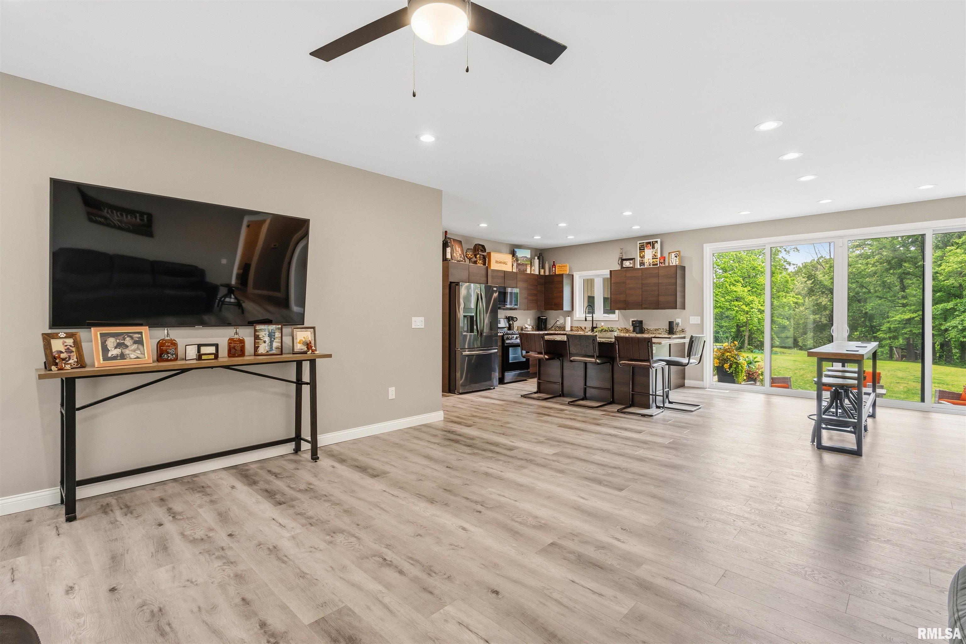 11323 Linn Road Benton, IL 62812 - Photo 5 of 38