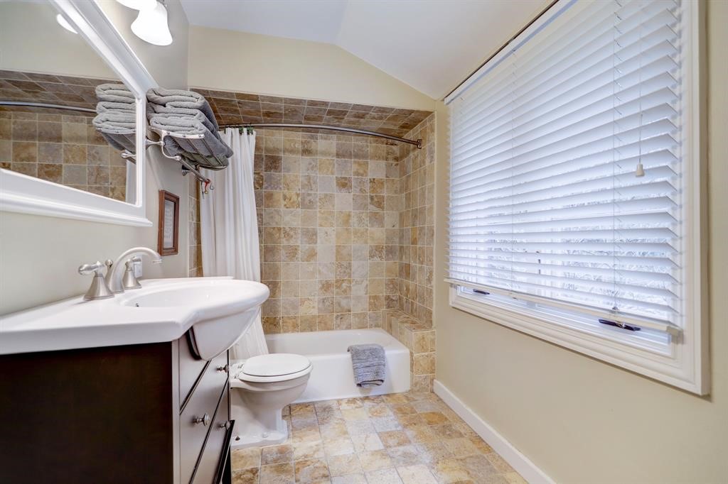 3827 Drake Street Houston, TX 77005 - Photo 8 of 23