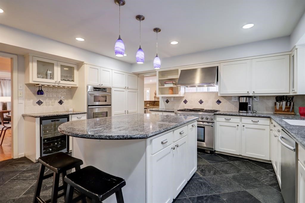 3827 Drake Street Houston, TX 77005 - Photo 9 of 23