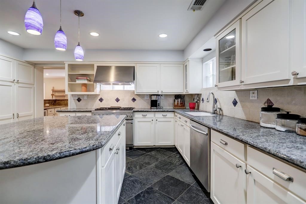 3827 Drake Street Houston, TX 77005 - Photo 10 of 23