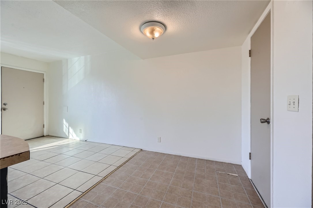 3604 Thomas Avenue, Unit 4 North Las Vegas, NV 89030 - Photo 6 of 17