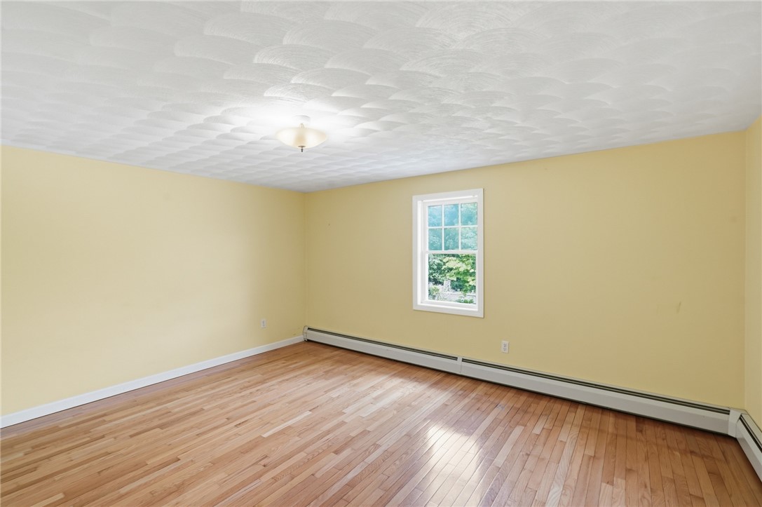 128 Grandview Avenue Lincoln, RI 02865 - Photo 24 of 48 Second floor bed