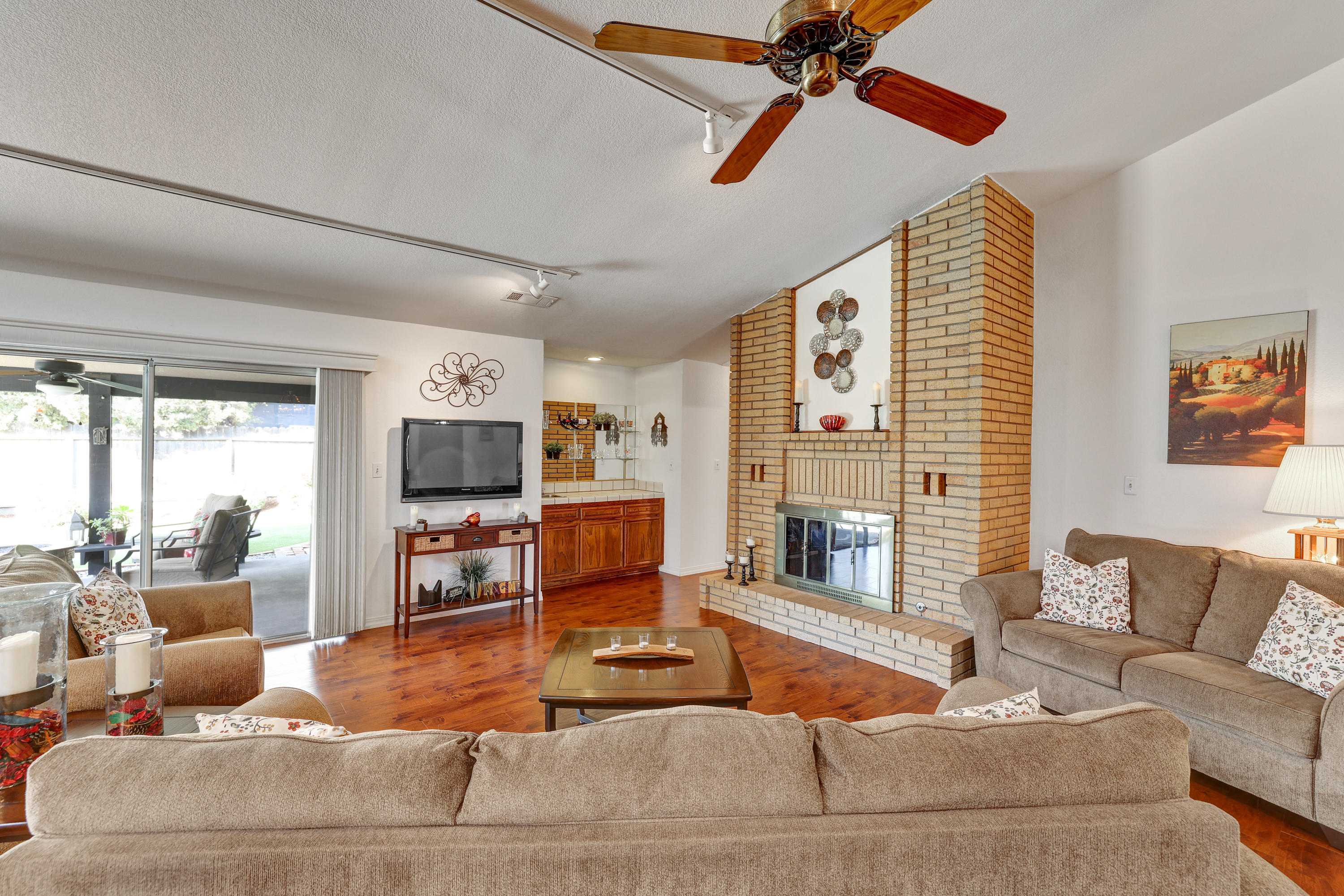 809 West Walnut Street Exeter, CA 93221 - Photo 4 of 63 D50A1809_10_11