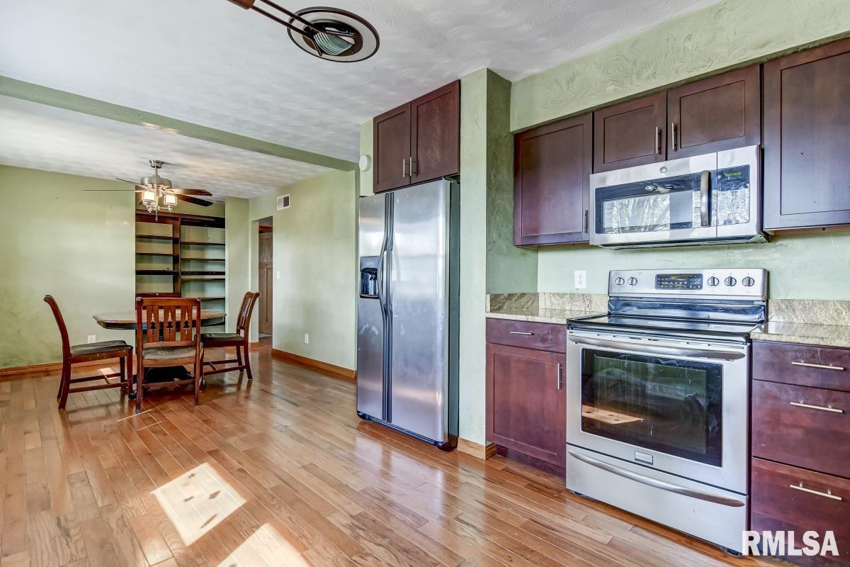 2620 Somerton Road Springfield, IL 62702 - Photo 9 of 40