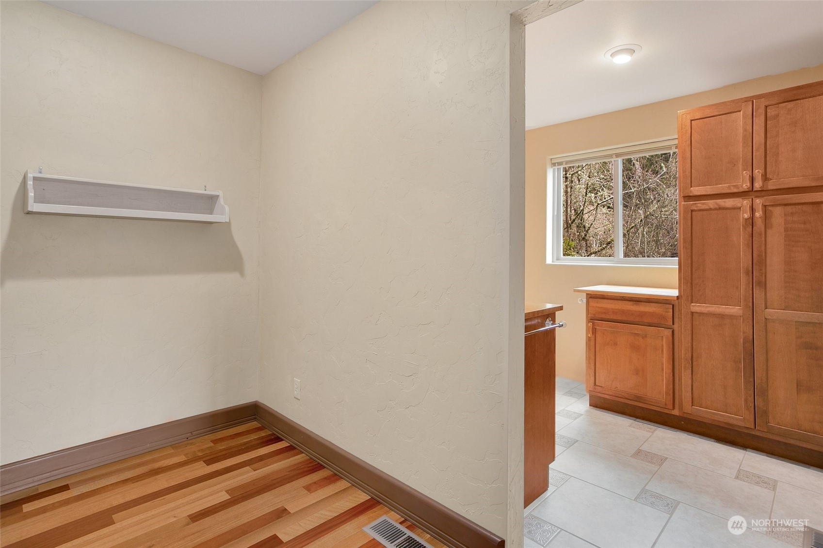 943 Summit Lake Shore Road Northwest Olympia, WA 98502 - Photo 19 of 40 a view of utility room