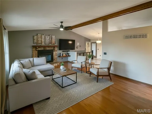 $314,900 | 7412 Oakwood S Drive, Cedar Hill, MO 63016