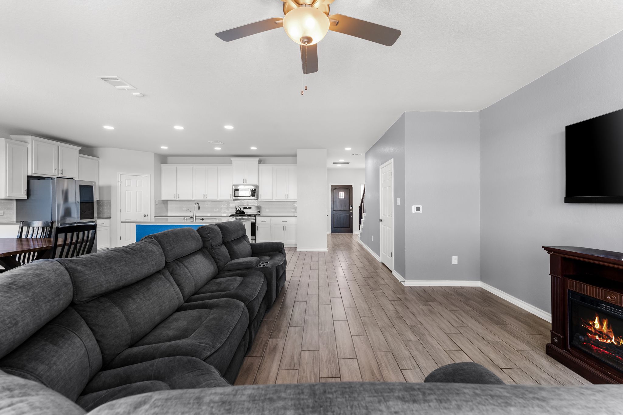 974 Pepperbark Loop Buda, TX 78610 - Photo 16 of 40 Living Room