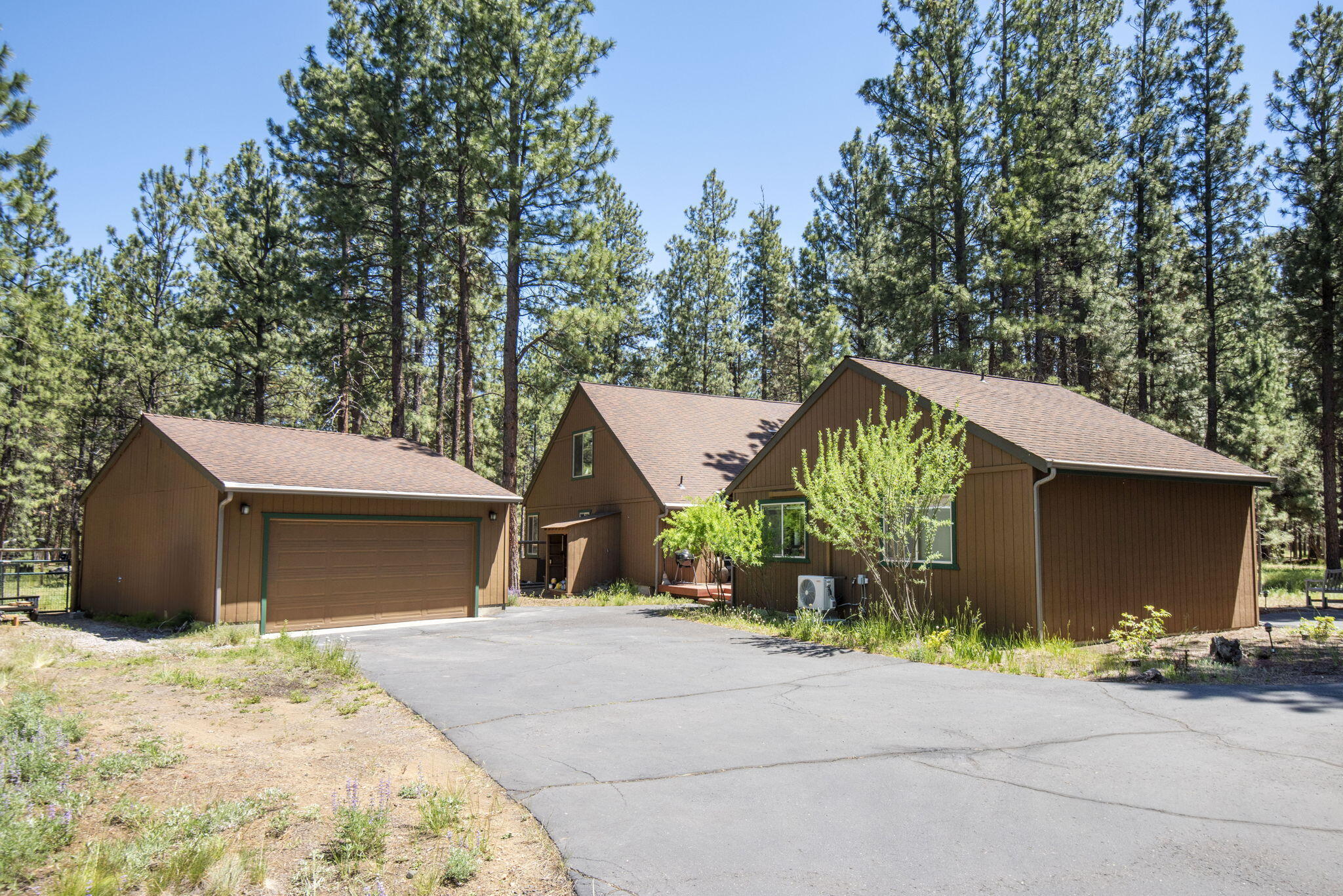 69388 Tollgate Road Sisters, OR 97759 - Photo 36 of 43 Front of property