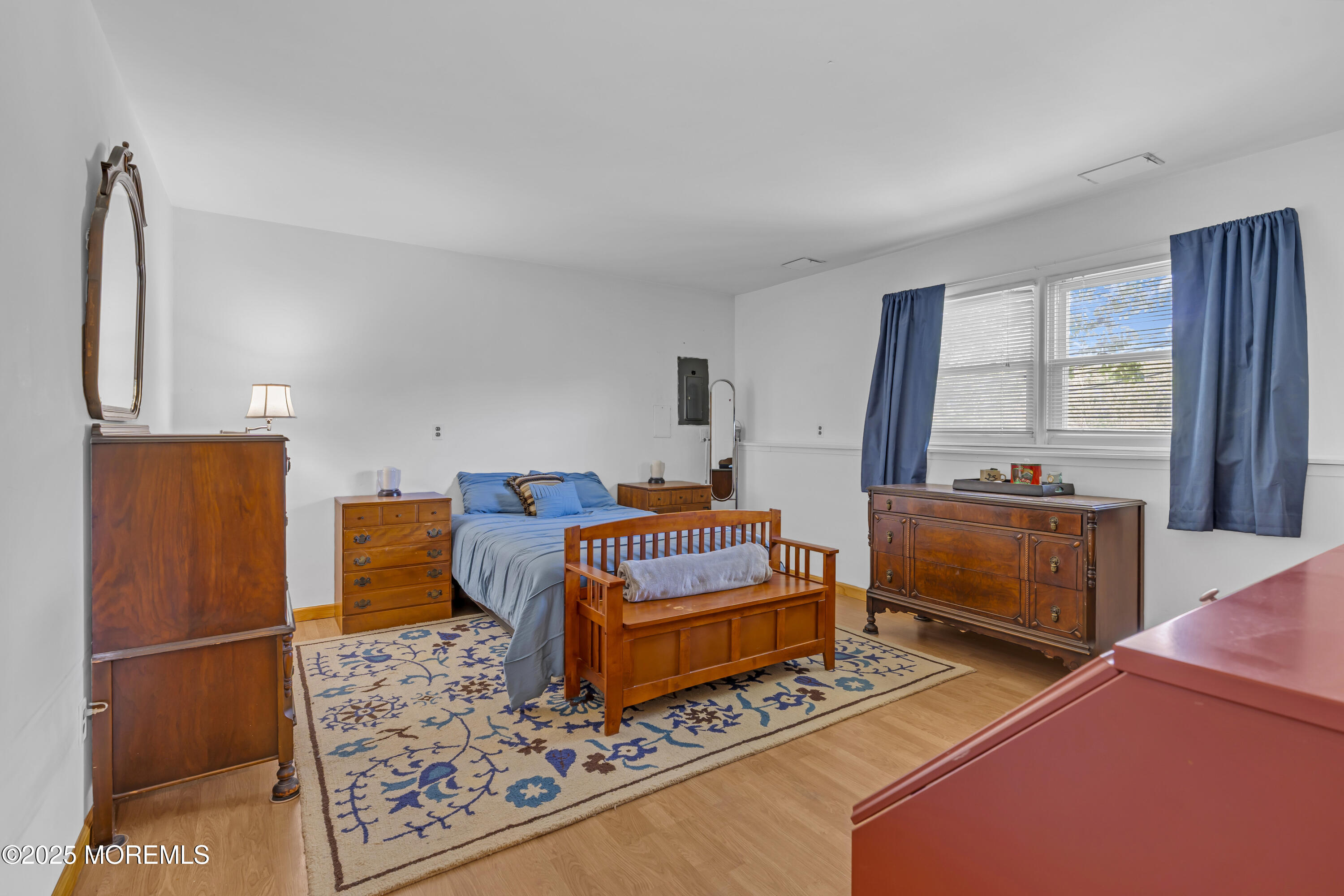 910 Woodlane Road Jackson, NJ 08527 - Photo 33 of 36 a living room with furniture and a window