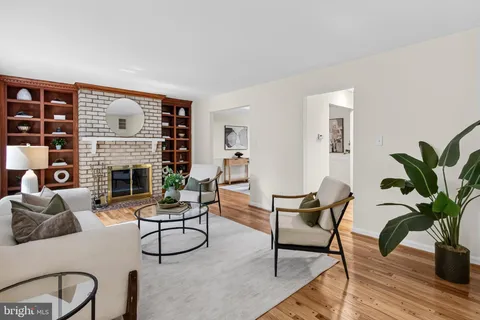$850,000 | 19 South Abingdon Street, Arlington, VA 22204