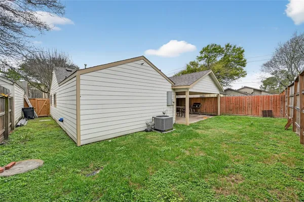 a view of a house with a backyard