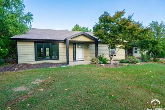 $345,000 | 5183 Cherokee Lane, McLouth, KS 66054