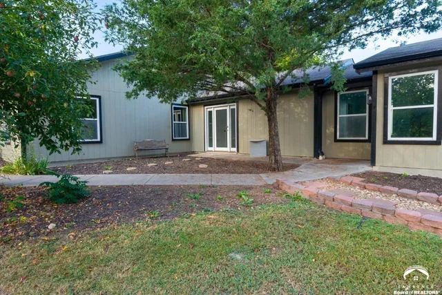 $345,000 | 5183 Cherokee Lane, McLouth, KS 66054