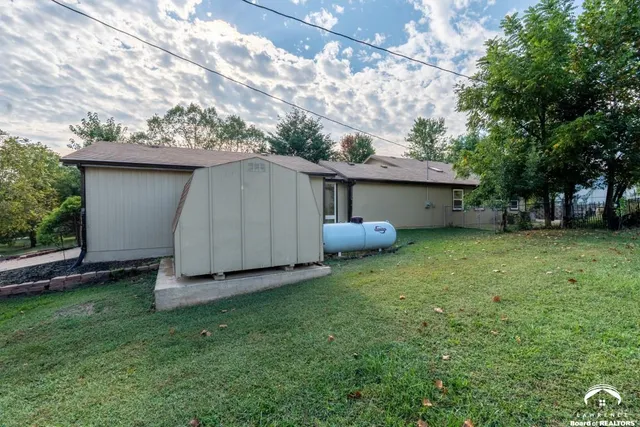 $345,000 | 5183 Cherokee Lane, McLouth, KS 66054