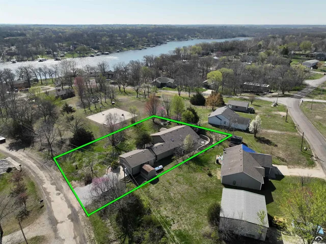 $345,000 | 5183 Cherokee Lane, McLouth, KS 66054