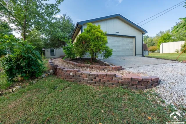 $345,000 | 5183 Cherokee Lane, McLouth, KS 66054