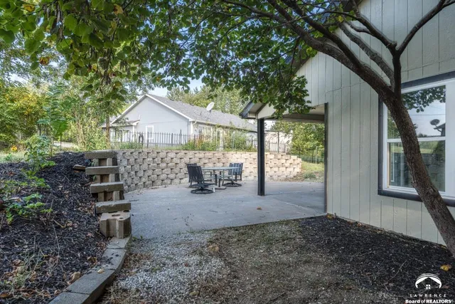 $345,000 | 5183 Cherokee Lane, McLouth, KS 66054