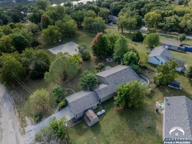 $345,000 | 5183 Cherokee Lane, McLouth, KS 66054