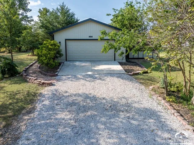 $345,000 | 5183 Cherokee Lane, McLouth, KS 66054