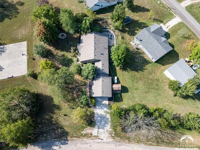 $345,000 | 5183 Cherokee Lane, McLouth, KS 66054