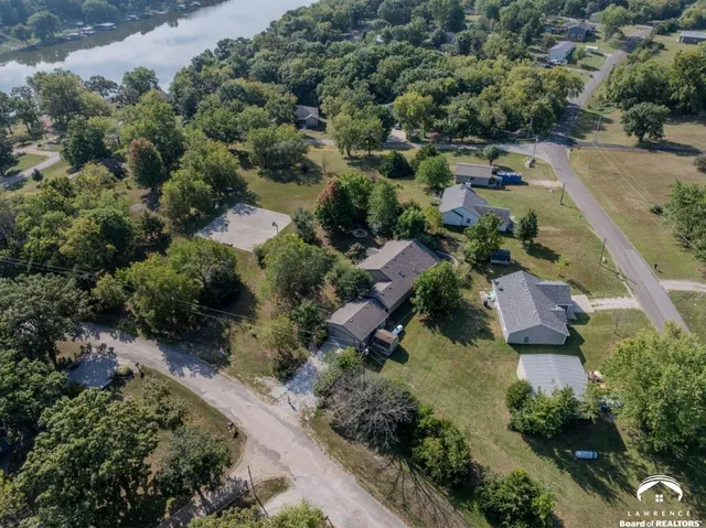 $345,000 | 5183 Cherokee Lane, McLouth, KS 66054