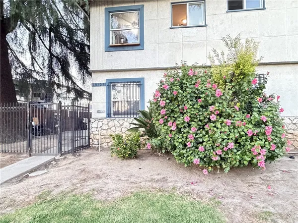 $2,295 | 18127 Roscoe Boulevard, Unit 1, Northridge, CA 91325