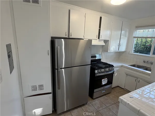 $2,295 | 18127 Roscoe Boulevard, Unit 1, Northridge, CA 91325