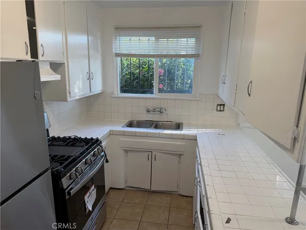 $2,295 | 18127 Roscoe Boulevard, Unit 1, Northridge, CA 91325