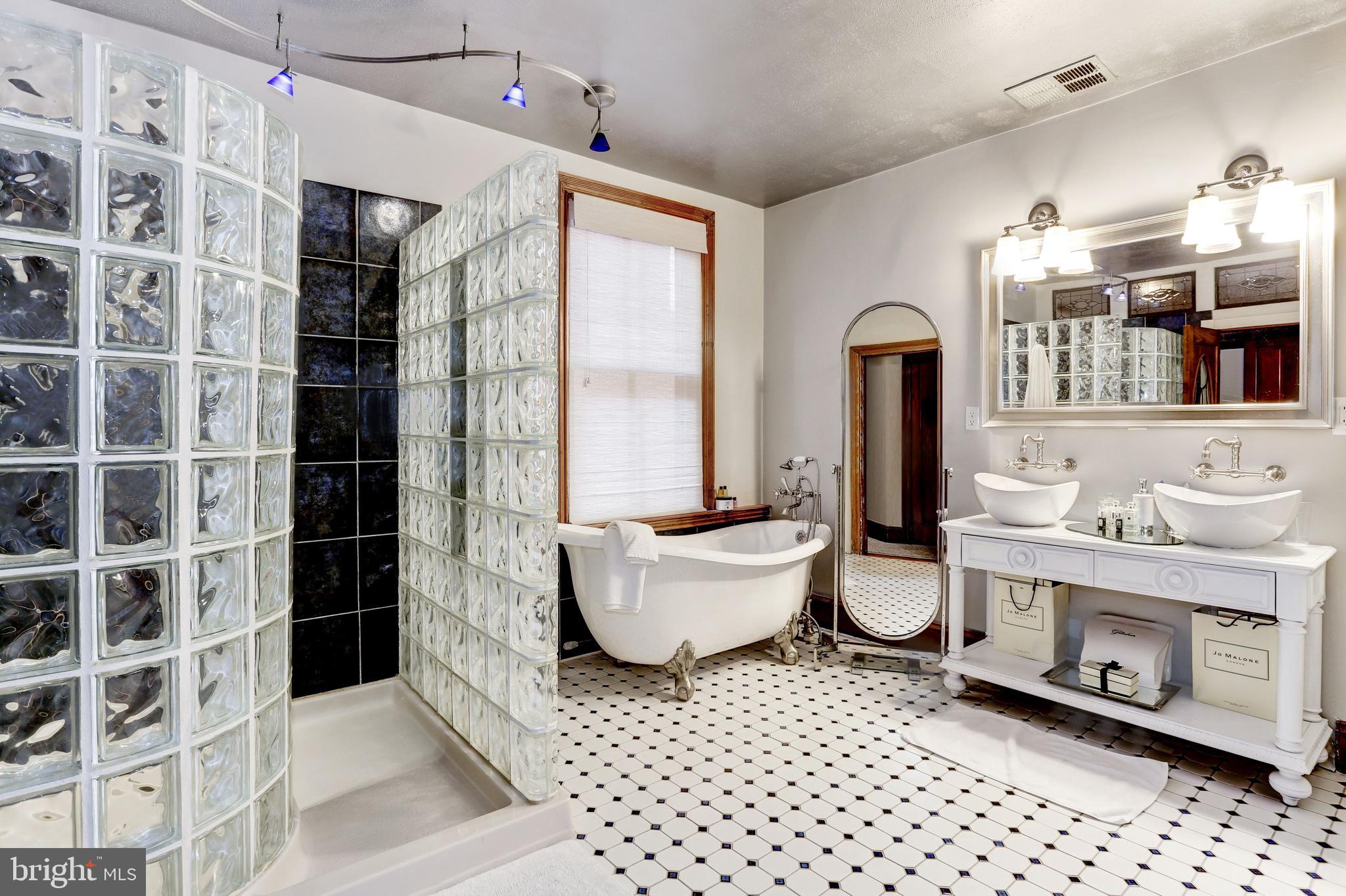1410 15th Street Northwest Washington, DC 20005 - Photo 25 of 50 2nd floor bathroom with double sink & soaking tub