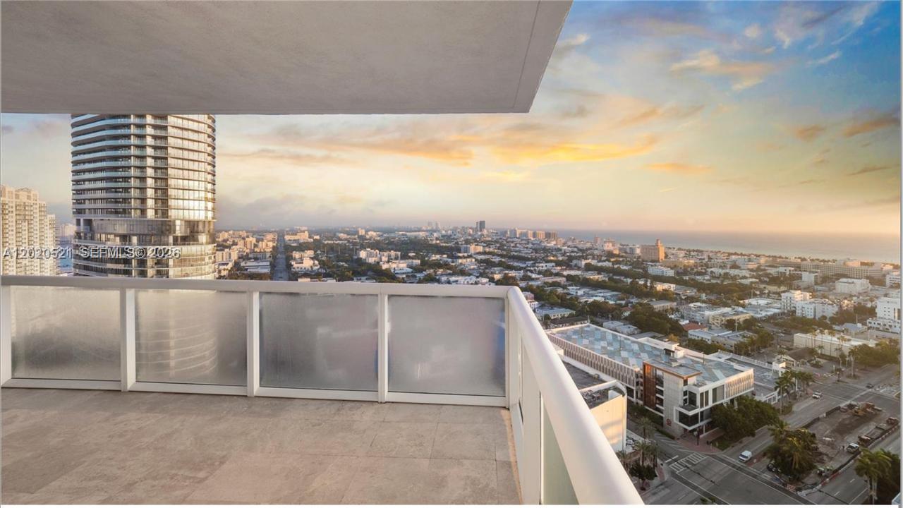 450 Alton Road, Unit 2810 Miami Beach, FL 33139 - Photo 22 of 38