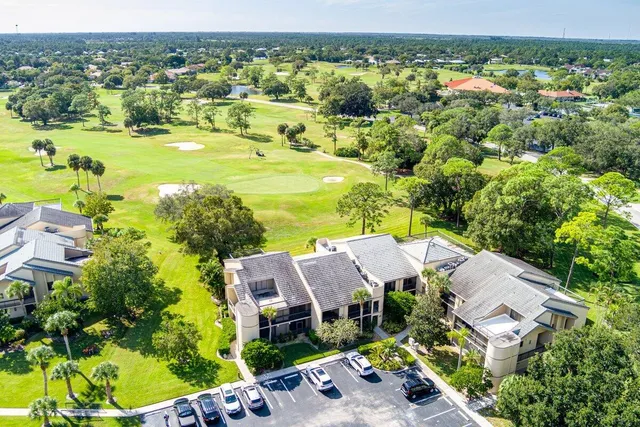 $199,000 | 9430 Meadowood Drive, Unit 205, Fort Pierce, FL 34951