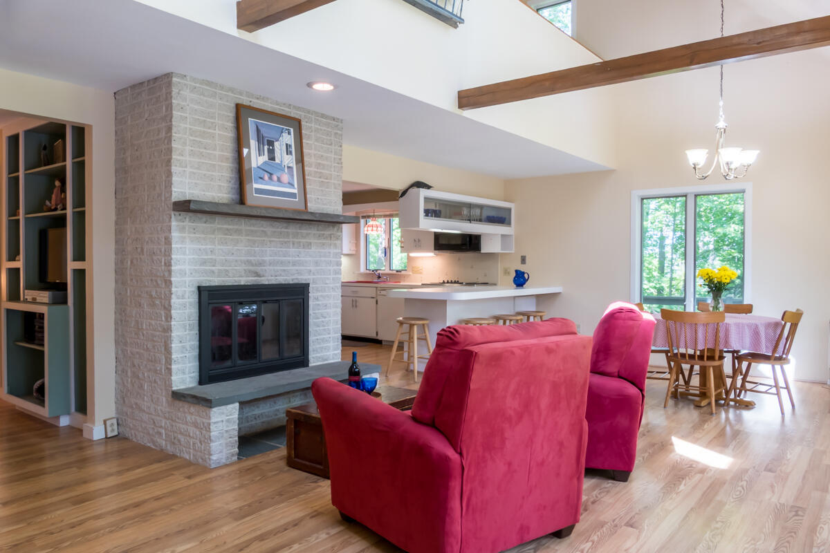 15 Cushing Briggs Road Freeport, ME 04032 - Photo 5 of 86 12-Living room (2 of 3)