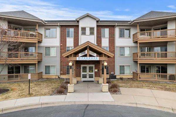 $72,500 | 2155 6th Lane Southeast, Unit 202, Cambridge, MN 55008